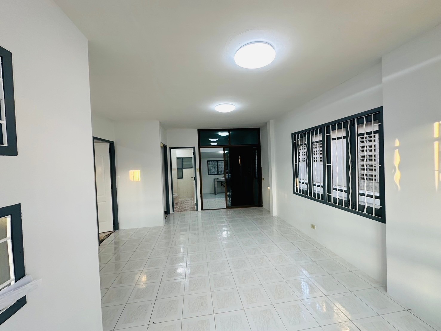 LINE ALBUM 21267 241202 11