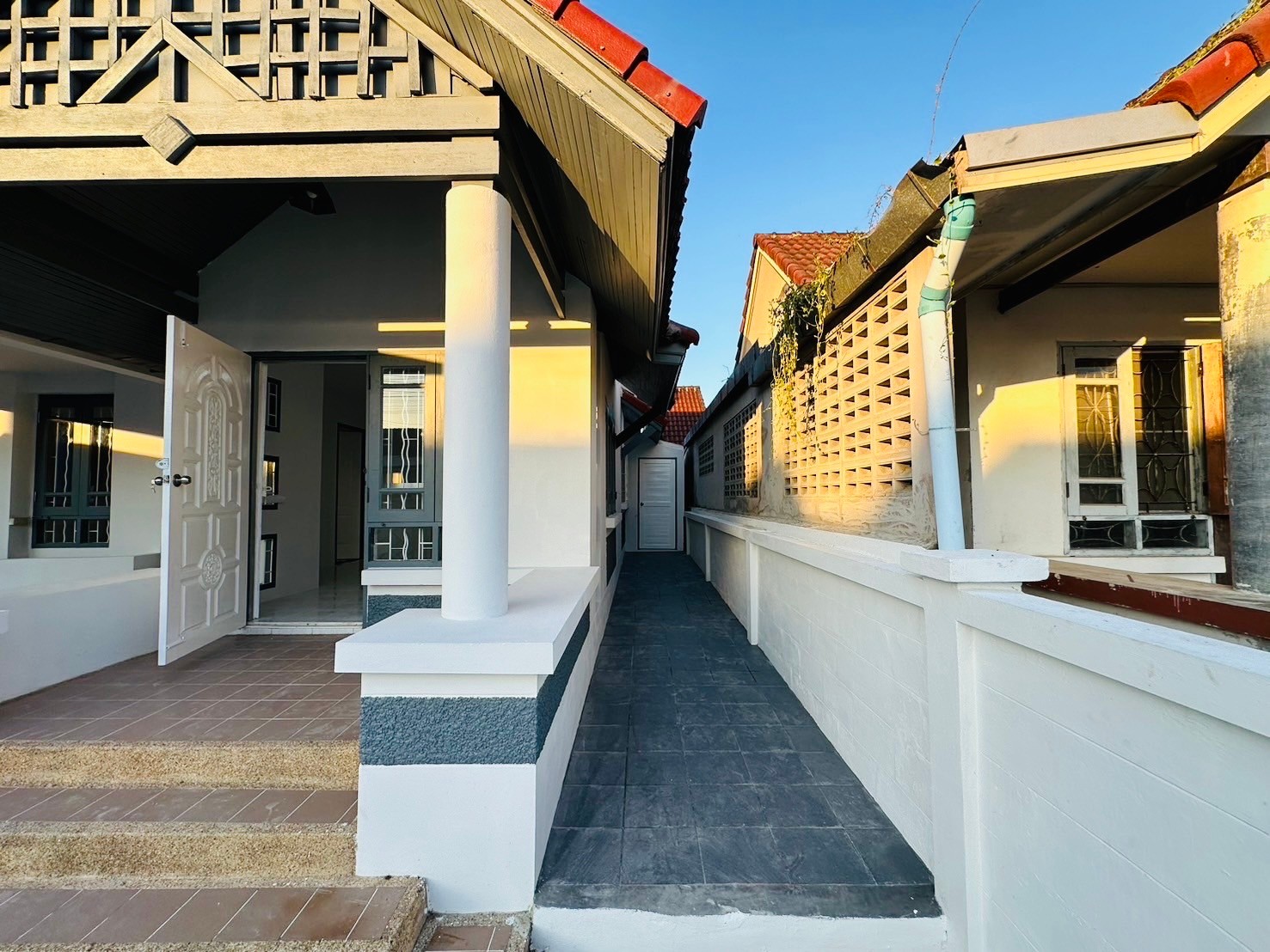 LINE ALBUM 21267 241202 12